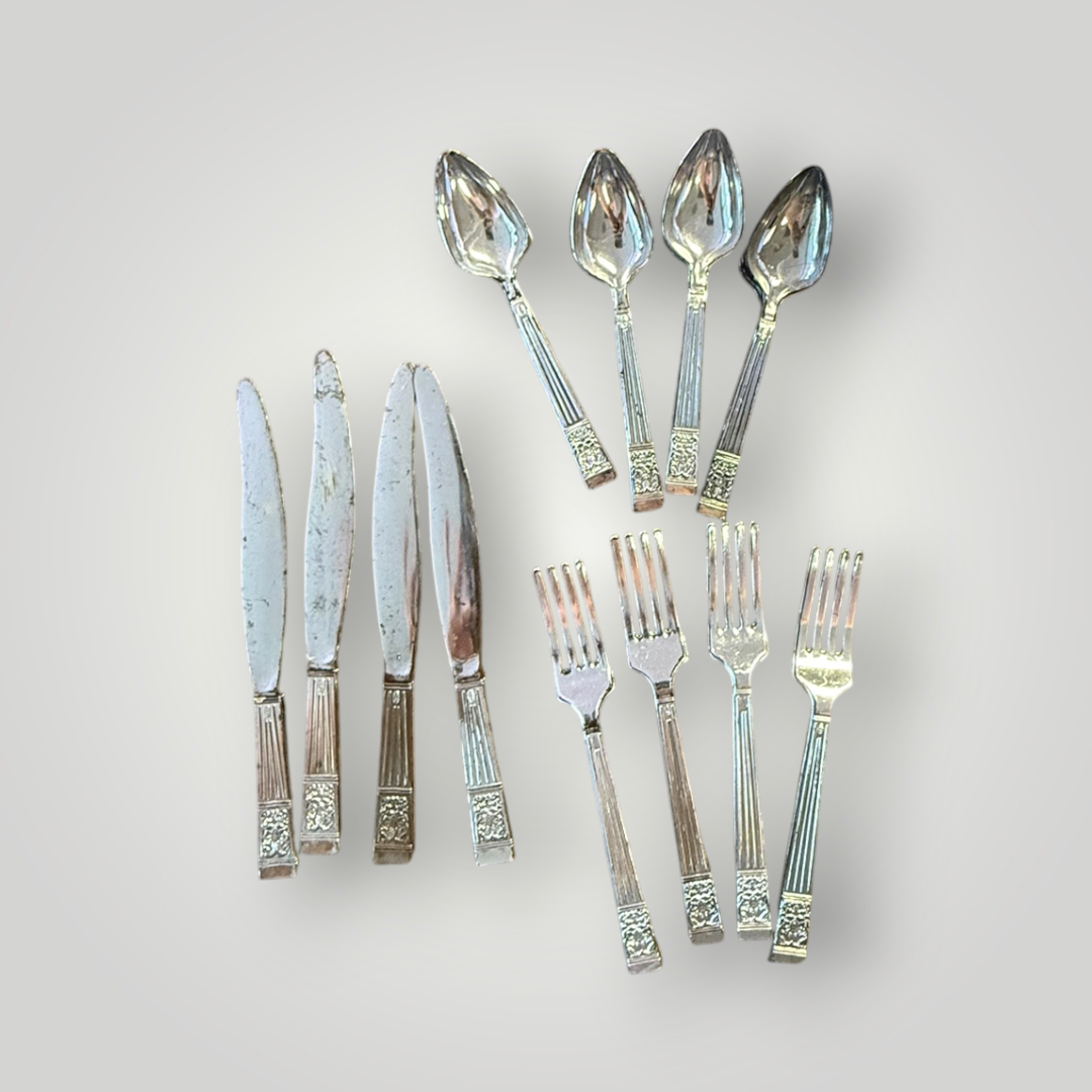 Vintage-Style Plastic Toy Flatware Set – 12 Pieces