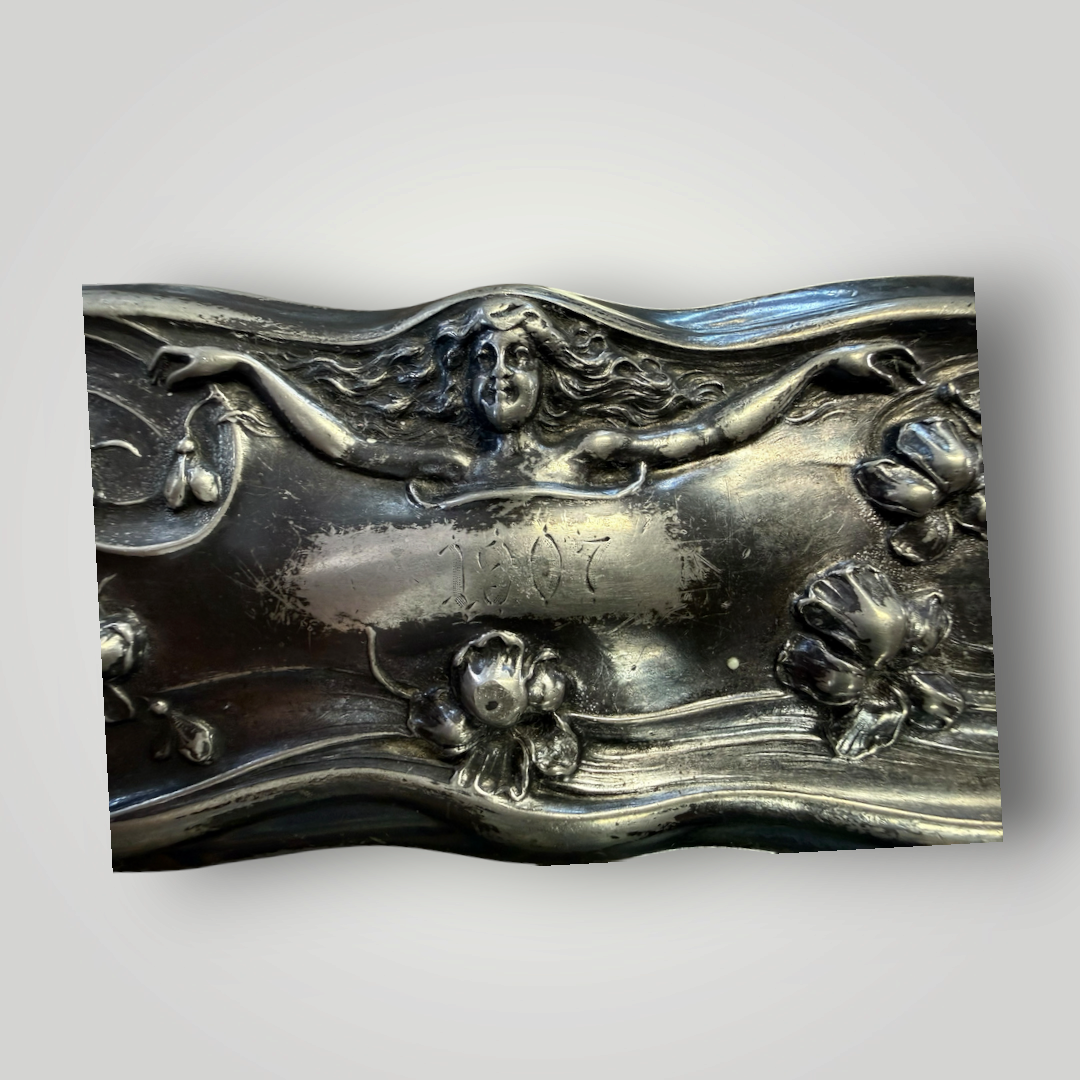 Vintage Art Nouveau-Style Floral Vanity Brush – Engraved 1907