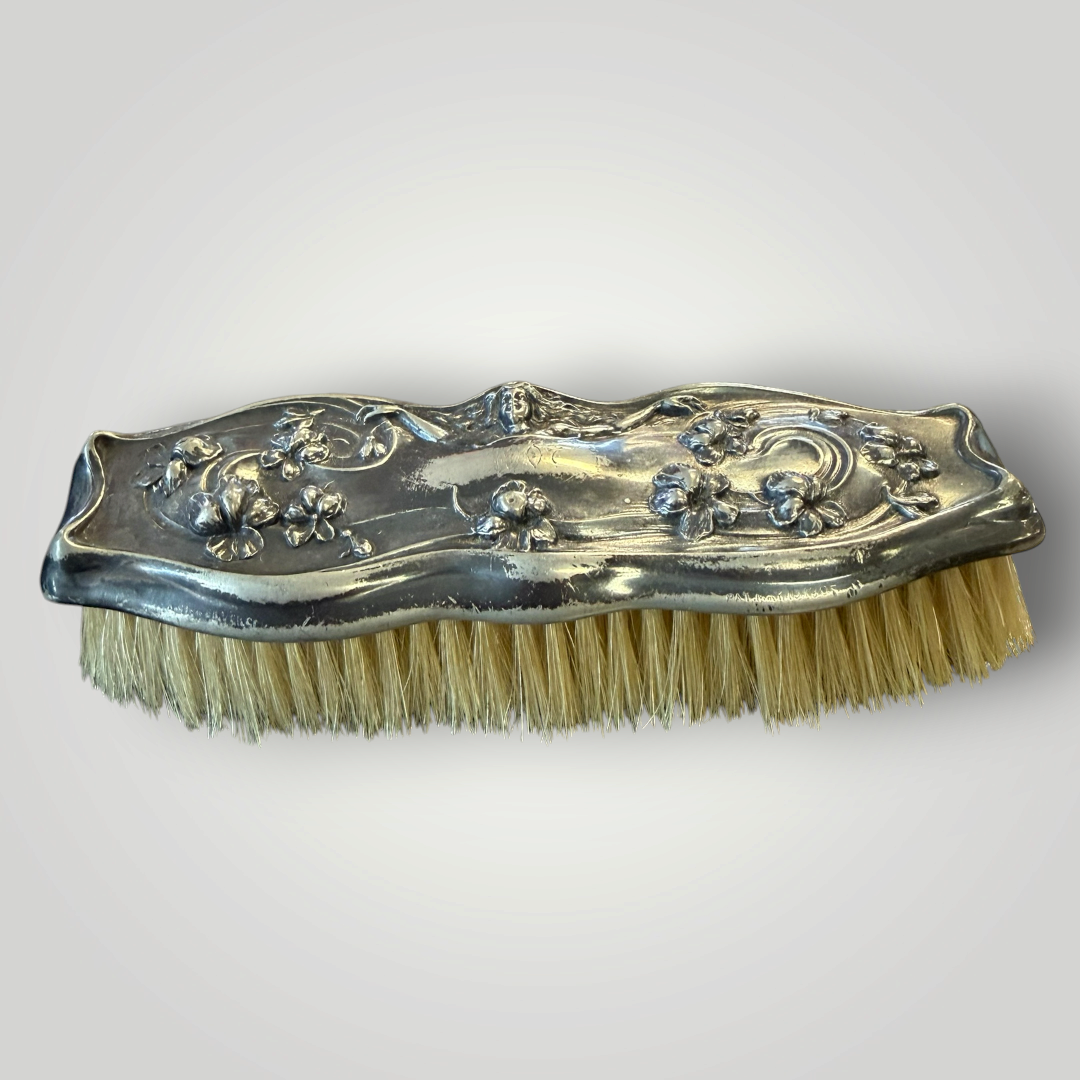 Vintage Art Nouveau-Style Floral Vanity Brush – Engraved 1907